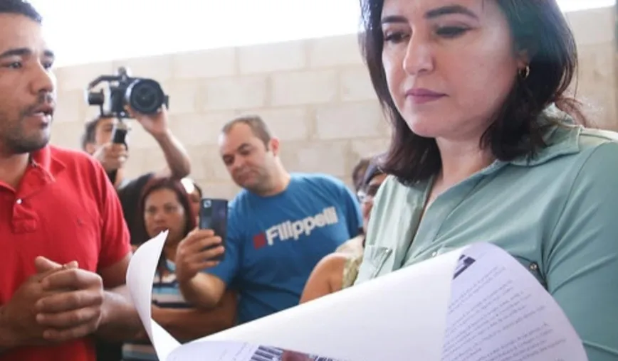 Simone Tebet durante palestra sobre educação